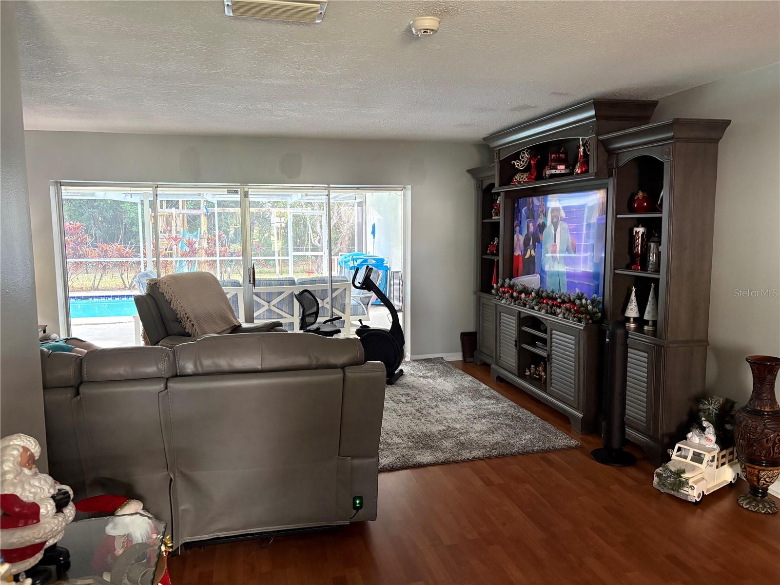 Image 14 of 23 For 2649 Clubhouse Drive S