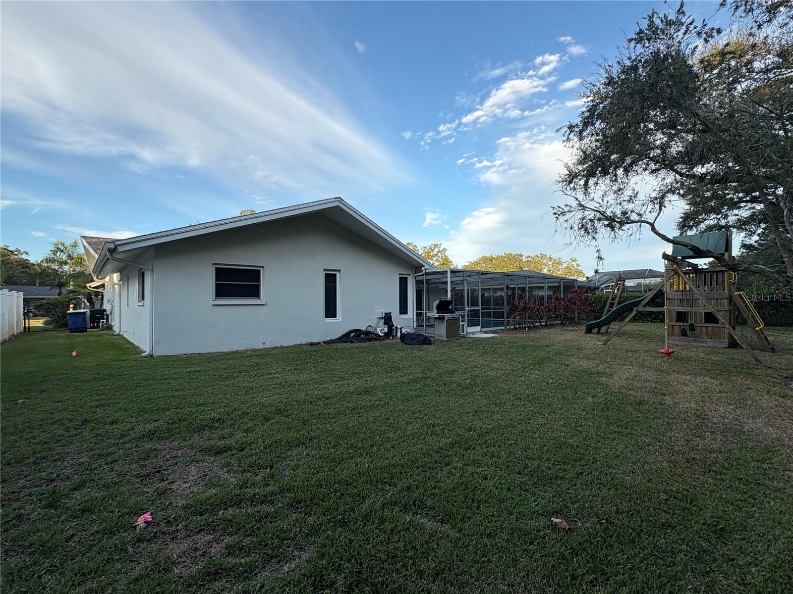 Image 17 of 23 For 2649 Clubhouse Drive S