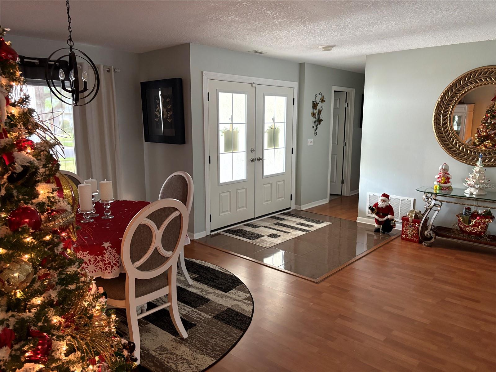 Image 7 of 23 For 2649 Clubhouse Drive S