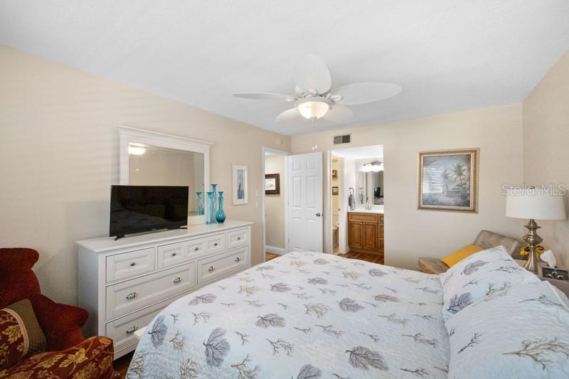 Image 14 of 37 For 1125 Pinellas Bayway S 106