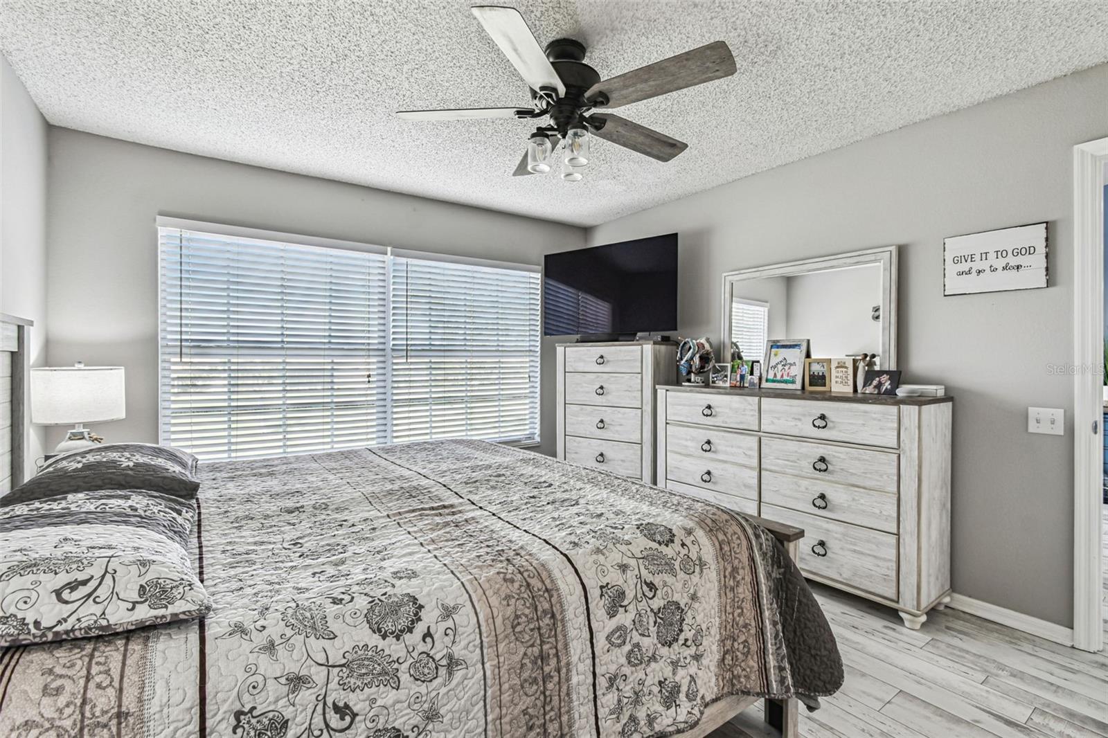 Image 23 of 55 For 4210 Caddie Drive E 202