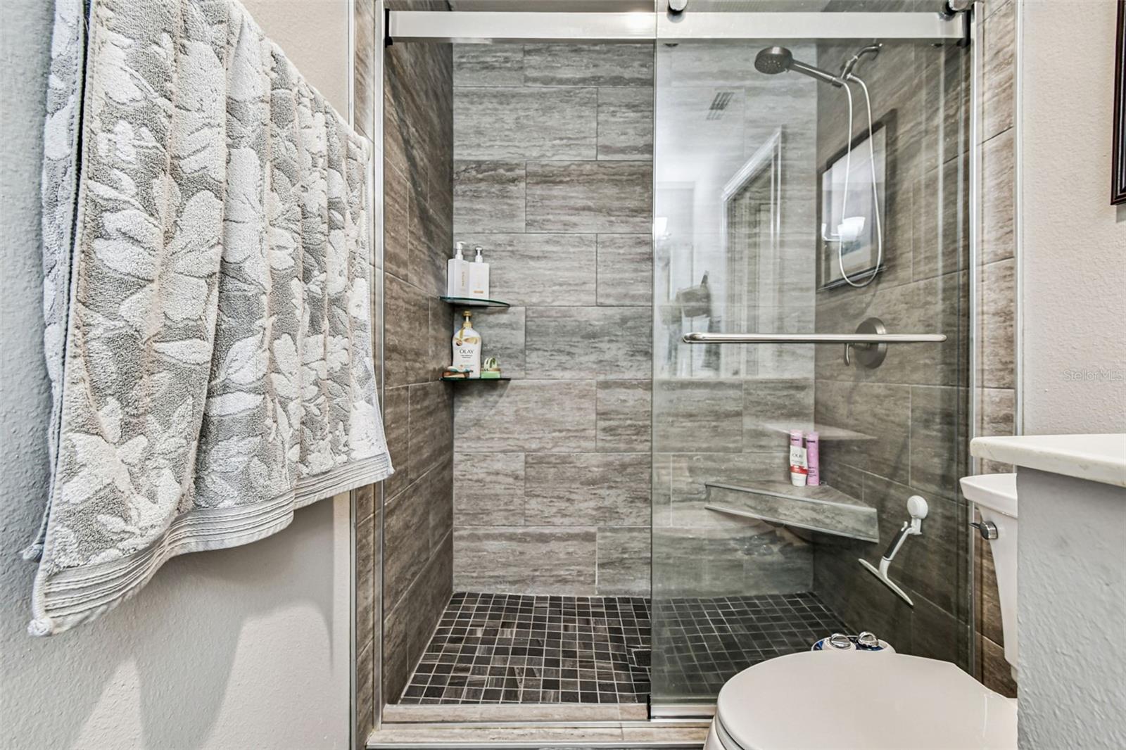 Image 25 of 55 For 4210 Caddie Drive E 202