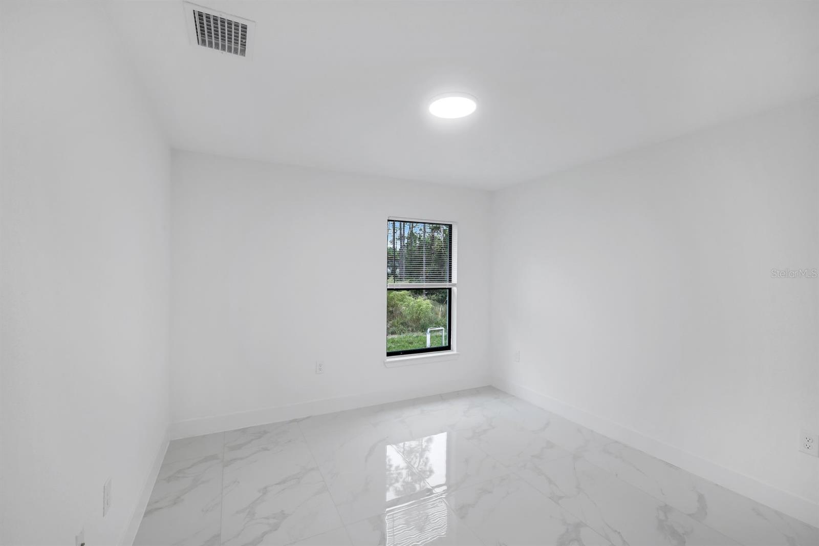 Image 21 of 35 For 1102 Edison Avenue