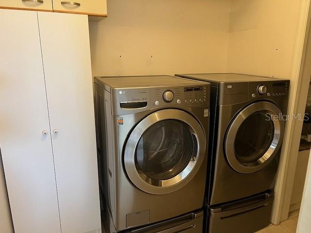 Image 12 of 31 For 3000 Red Oak Court 204