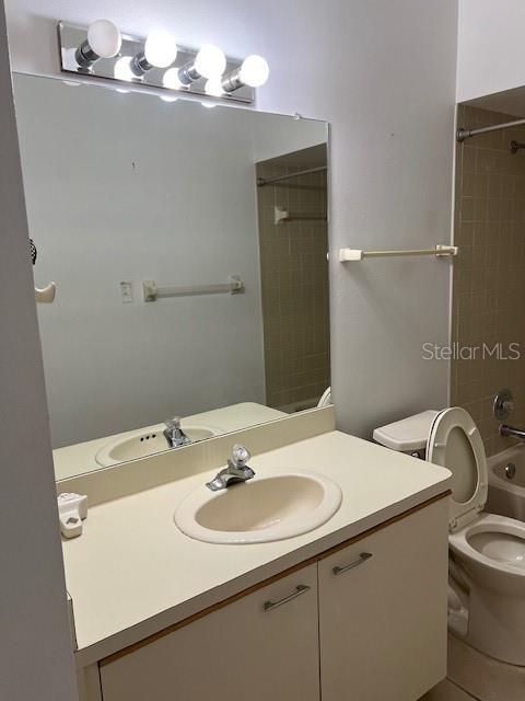 Image 17 of 31 For 3000 Red Oak Court 204