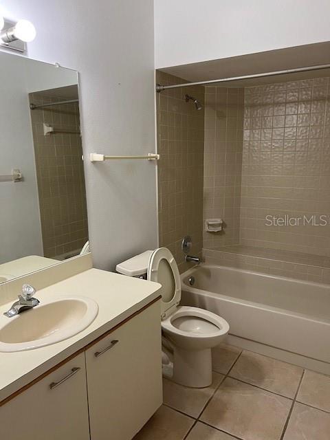 Image 18 of 31 For 3000 Red Oak Court 204