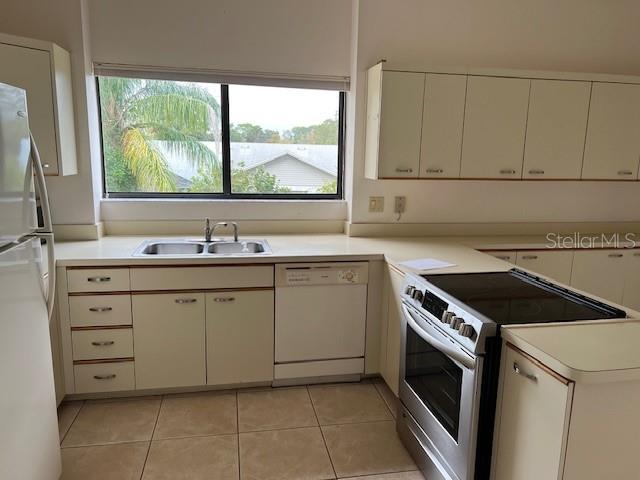 Image 8 of 31 For 3000 Red Oak Court 204