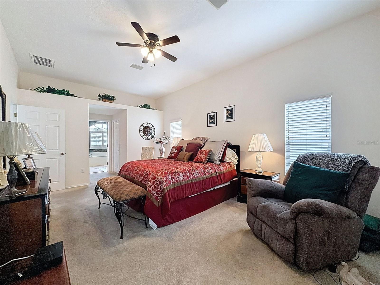 Listing photo id 9 for 8704 Cypress Lakes Boulevard