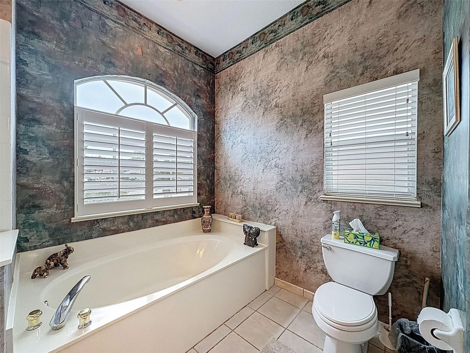 Listing photo id 11 for 8704 Cypress Lakes Boulevard