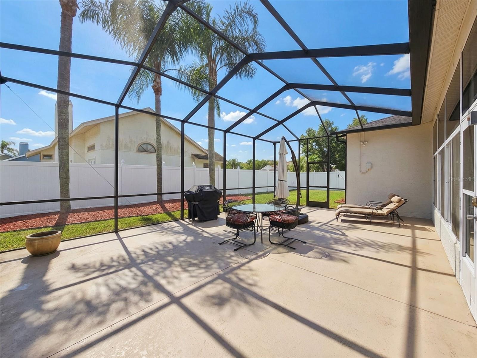 Listing photo id 19 for 8704 Cypress Lakes Boulevard