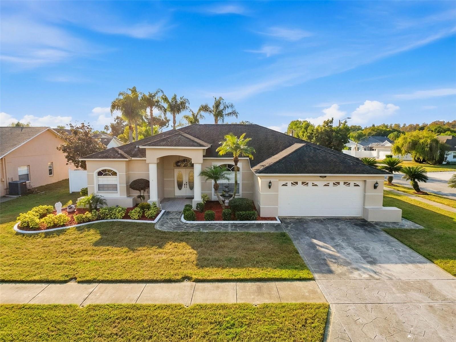 Listing photo id 23 for 8704 Cypress Lakes Boulevard
