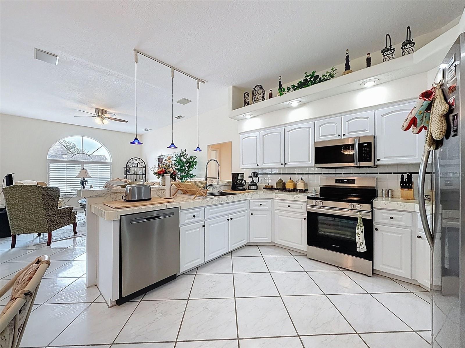 Listing photo id 26 for 8704 Cypress Lakes Boulevard