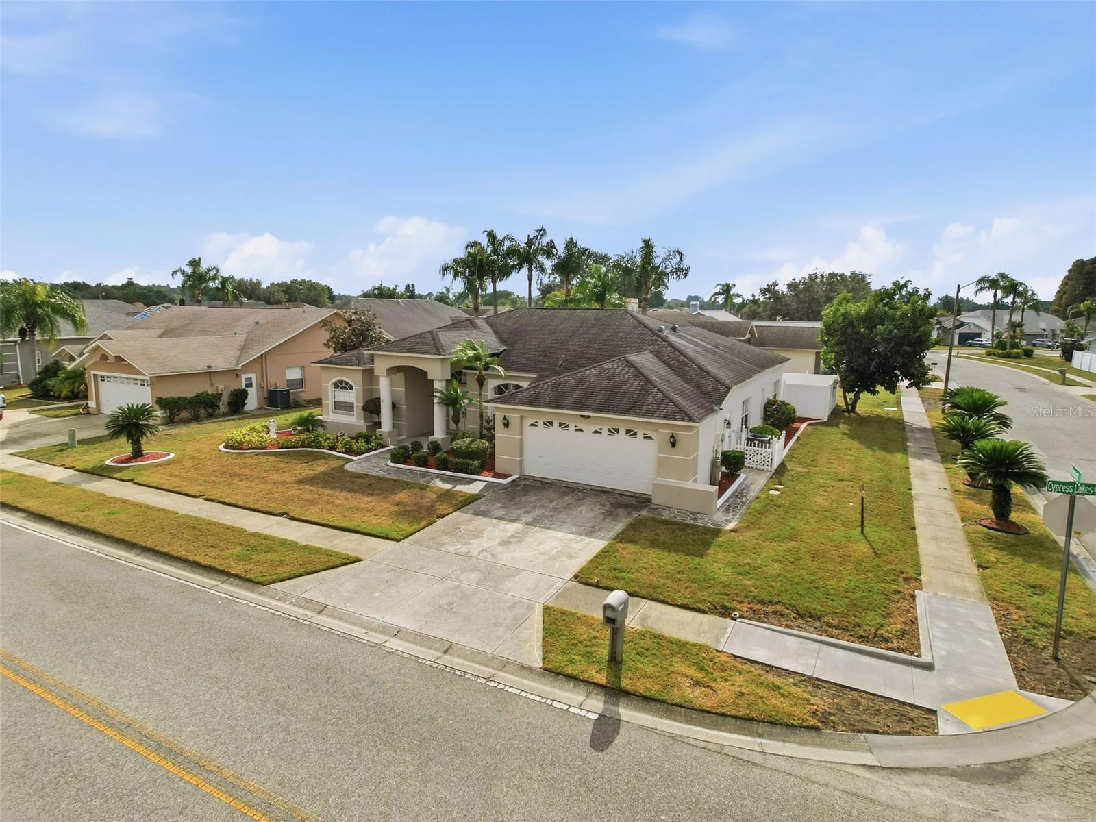 Listing photo id 57 for 8704 Cypress Lakes Boulevard