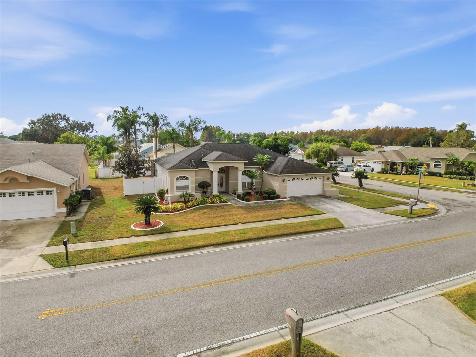 Listing photo id 58 for 8704 Cypress Lakes Boulevard