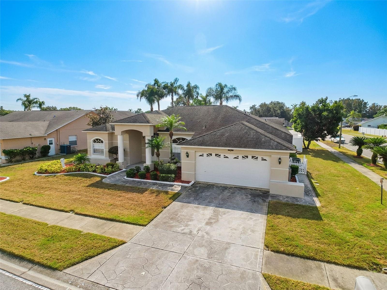 Listing photo id 67 for 8704 Cypress Lakes Boulevard