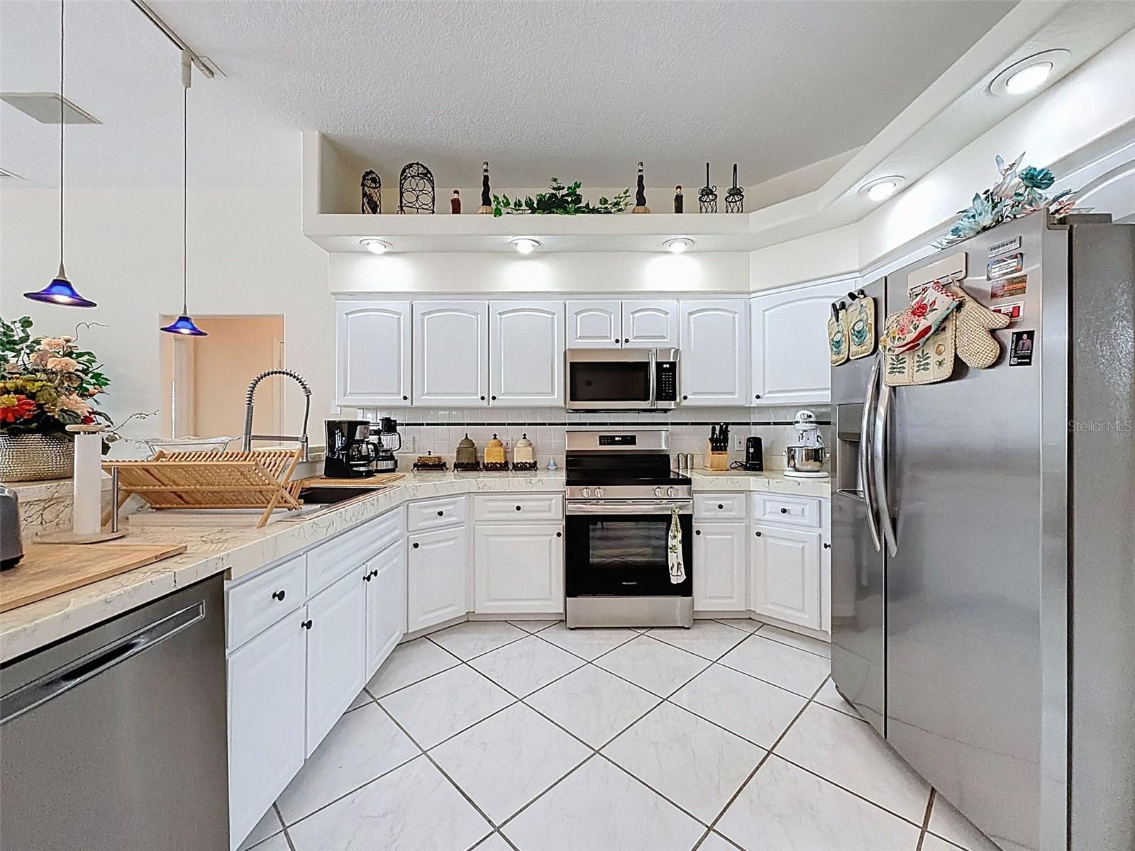 Listing photo id 5 for 8704 Cypress Lakes Boulevard