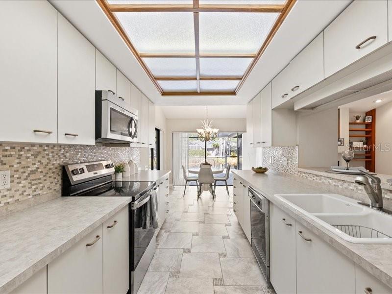 Image 19 of 51 For 607 Waterford Circle E