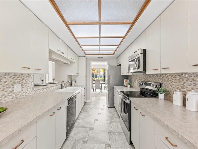 Image 20 of 51 For 607 Waterford Circle E