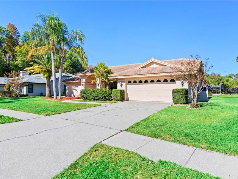 Image 4 of 51 For 607 Waterford Circle E