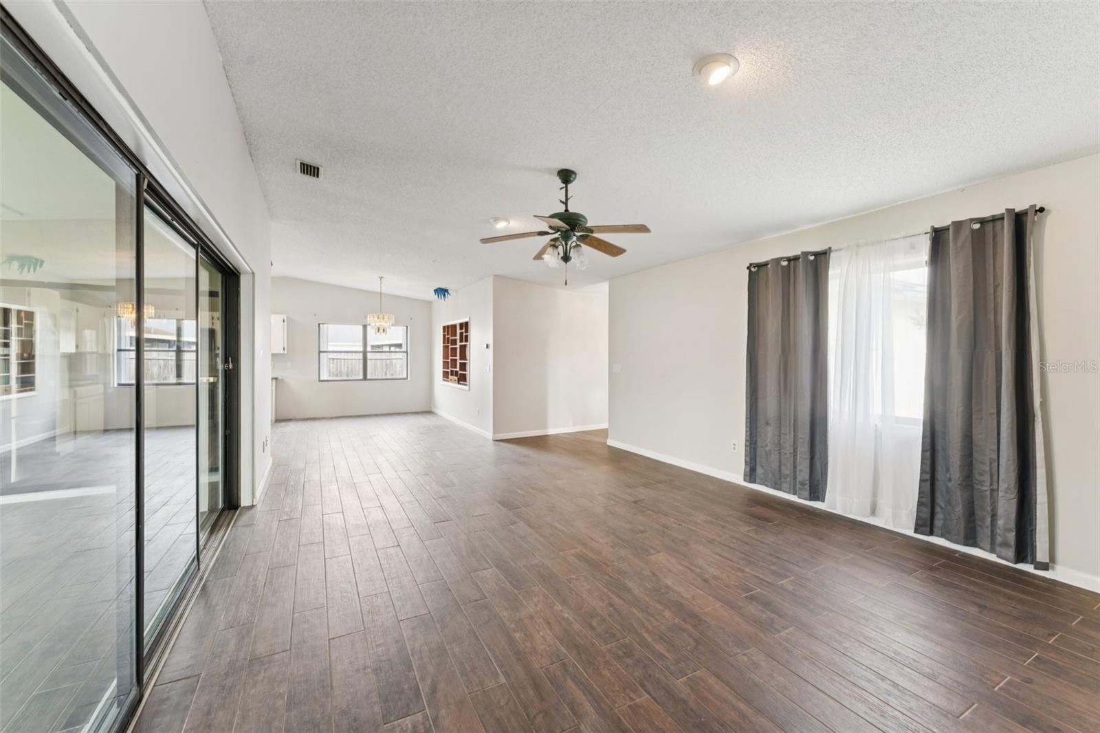 Image 10 of 42 For 40 Flower Hill Lane