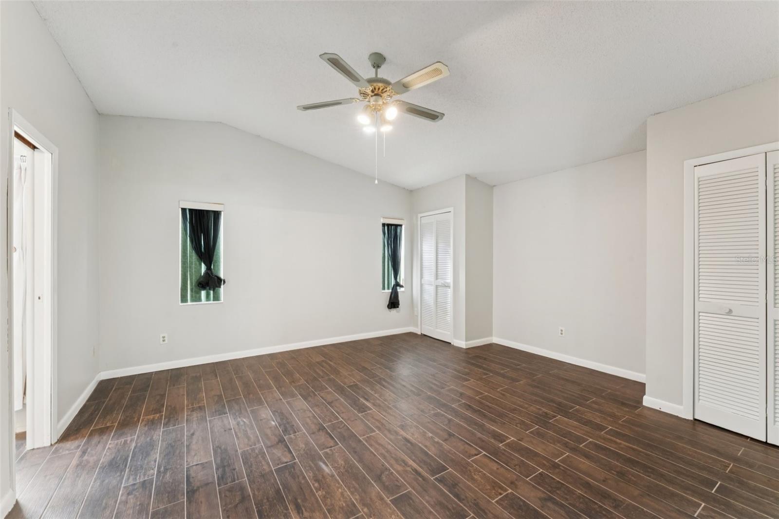 Image 11 of 42 For 40 Flower Hill Lane