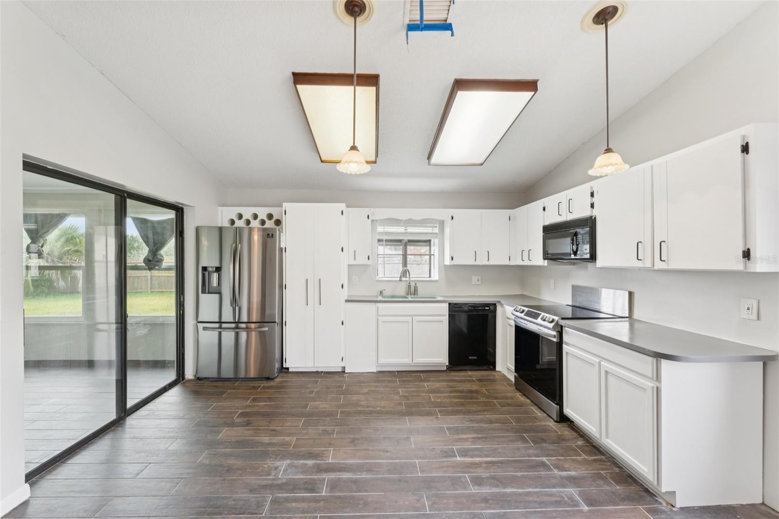 Image 14 of 42 For 40 Flower Hill Lane