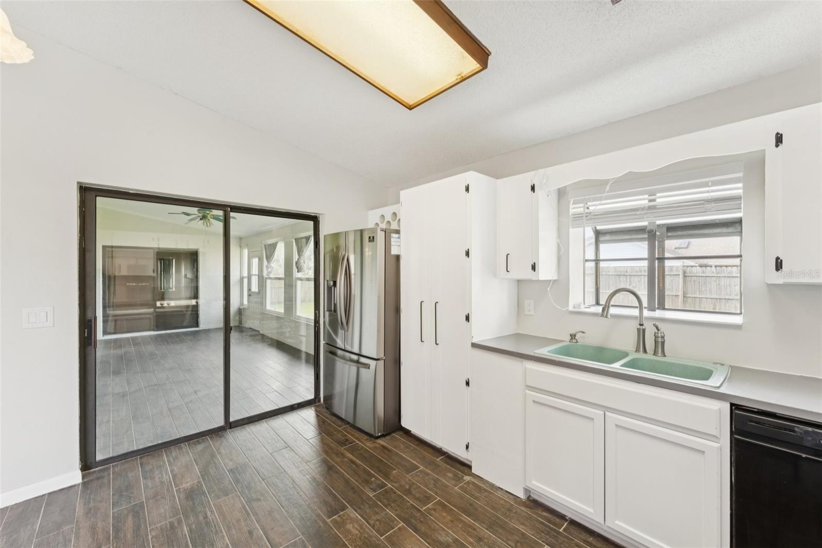 Image 17 of 42 For 40 Flower Hill Lane