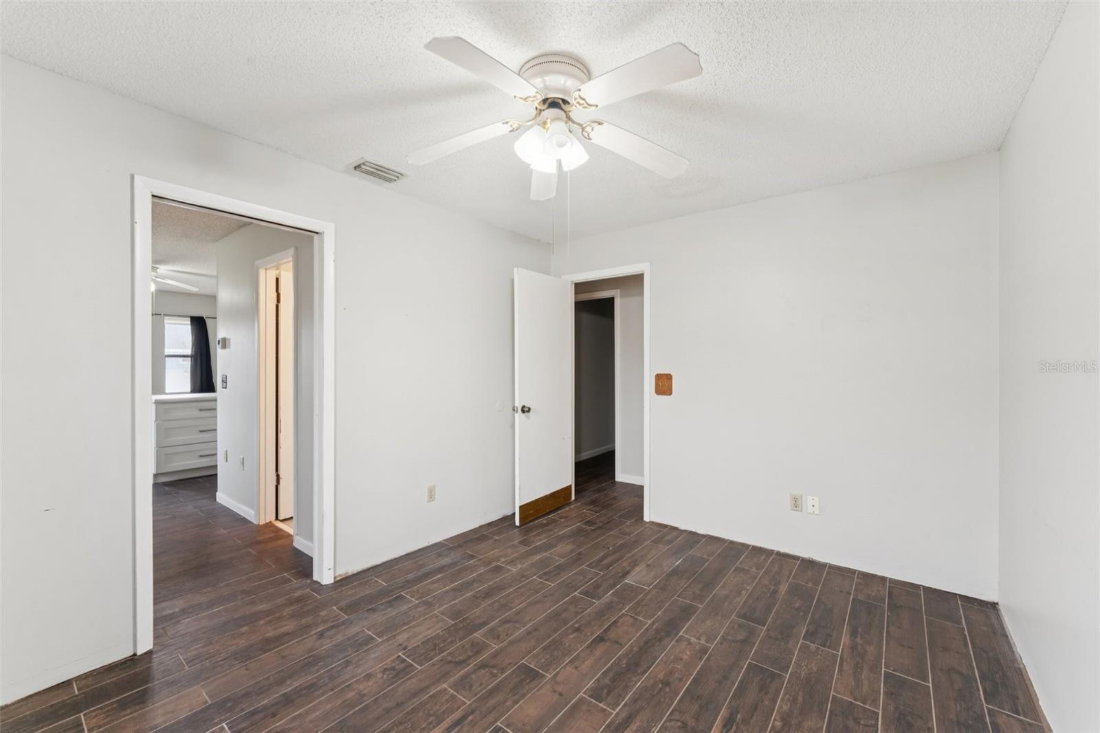 Image 19 of 42 For 40 Flower Hill Lane