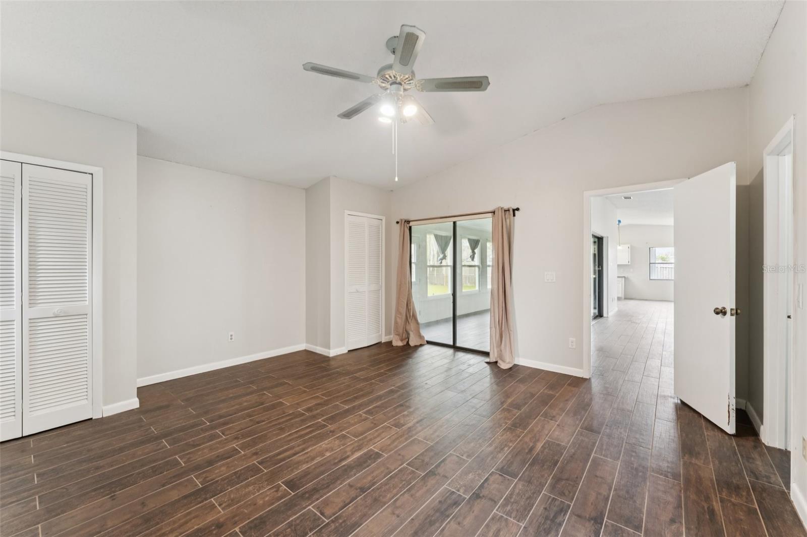 Image 20 of 42 For 40 Flower Hill Lane