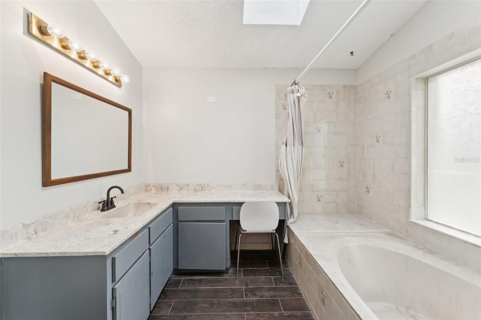 Image 21 of 42 For 40 Flower Hill Lane