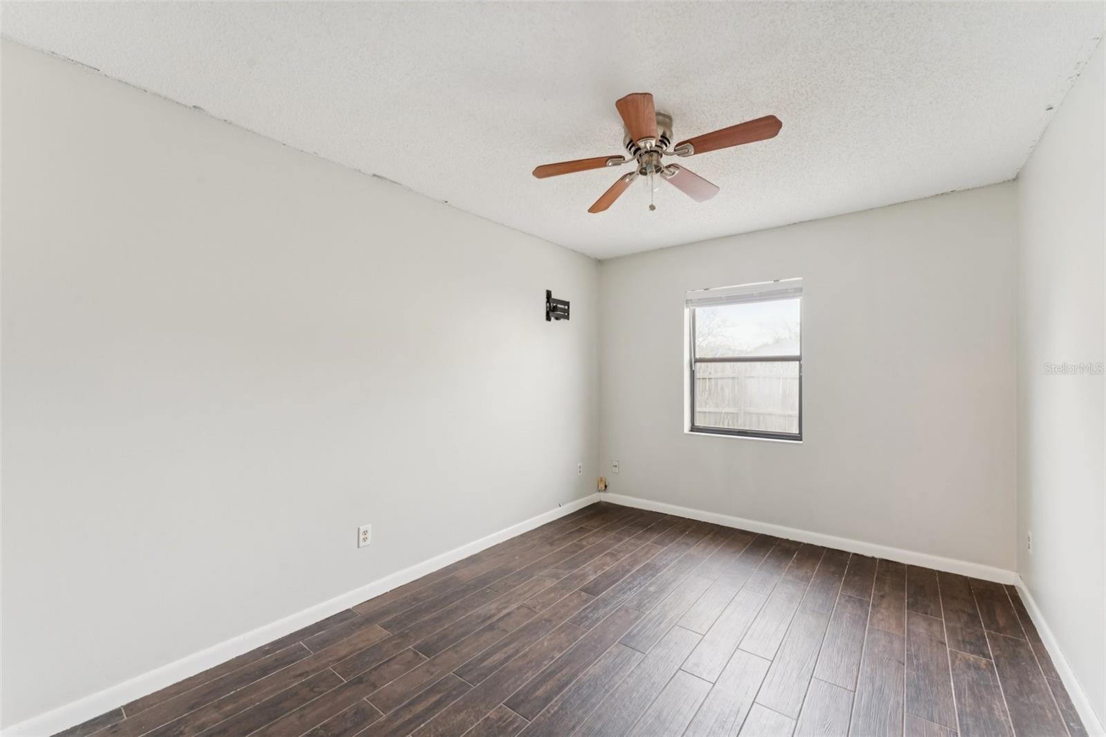 Image 30 of 42 For 40 Flower Hill Lane