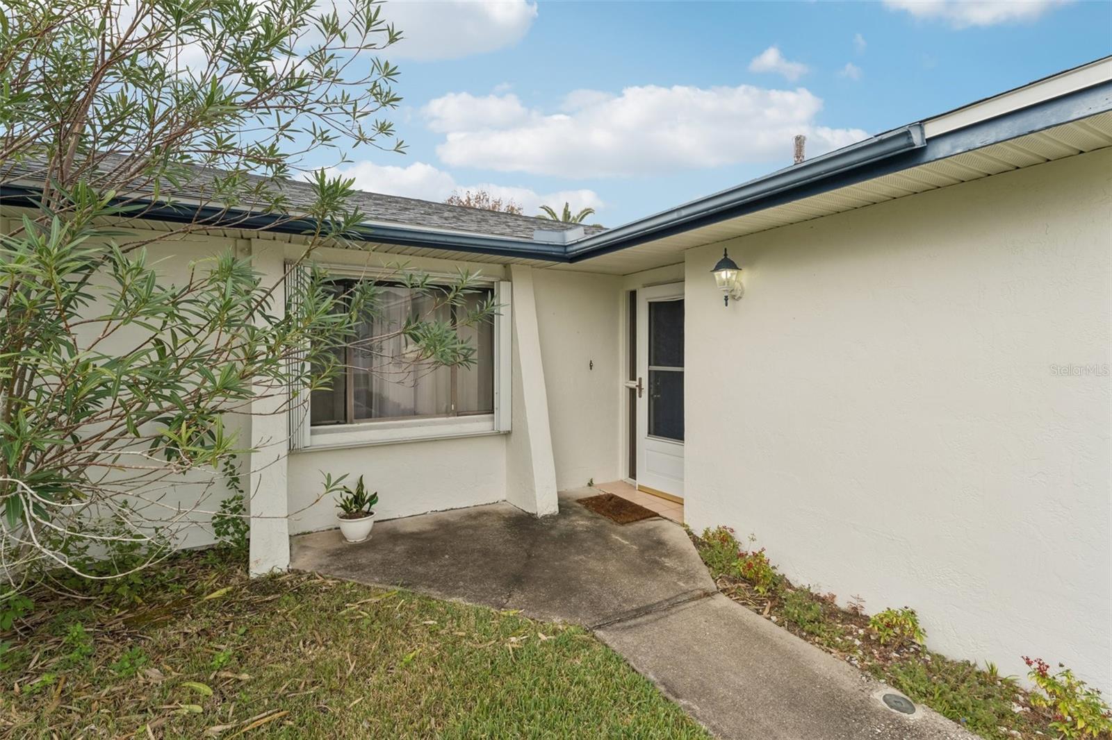 Image 4 of 42 For 40 Flower Hill Lane