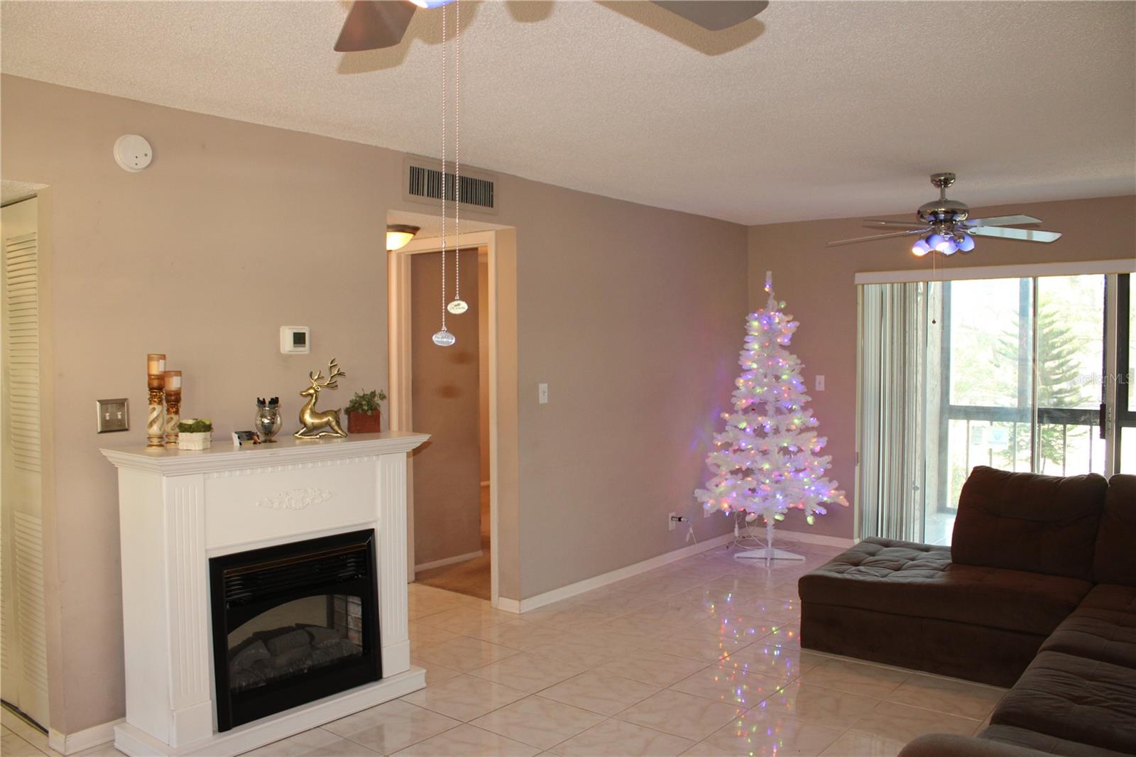 Listing photo id 3 for 11485 Oakhurst Road 1200-215