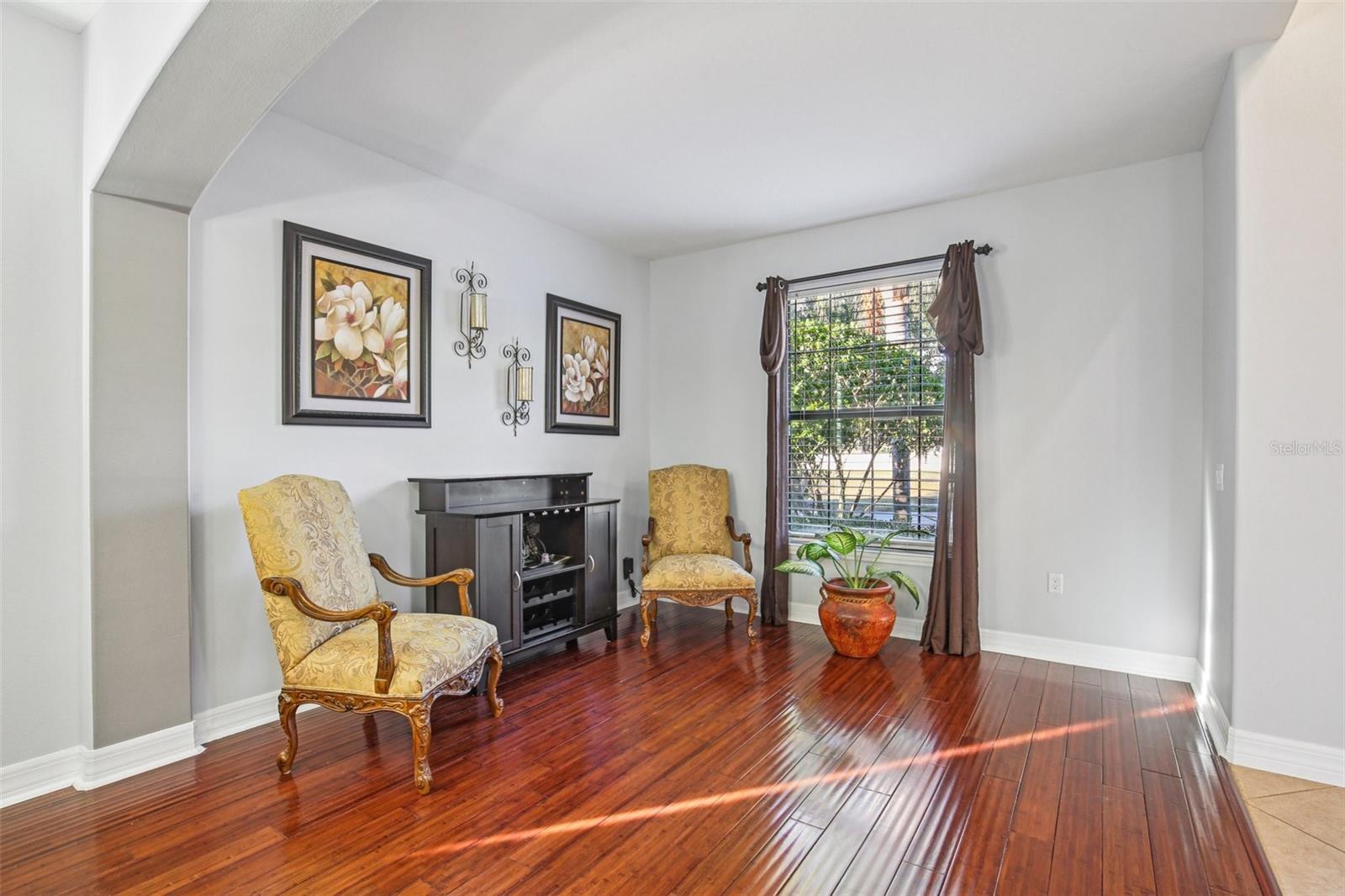 Image 11 of 100 For 9413 Toulon Boulevard