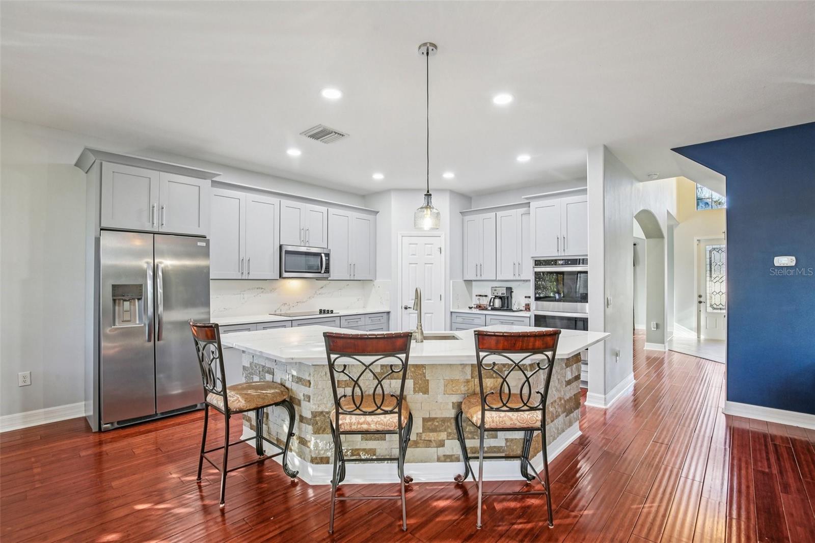 Image 18 of 100 For 9413 Toulon Boulevard