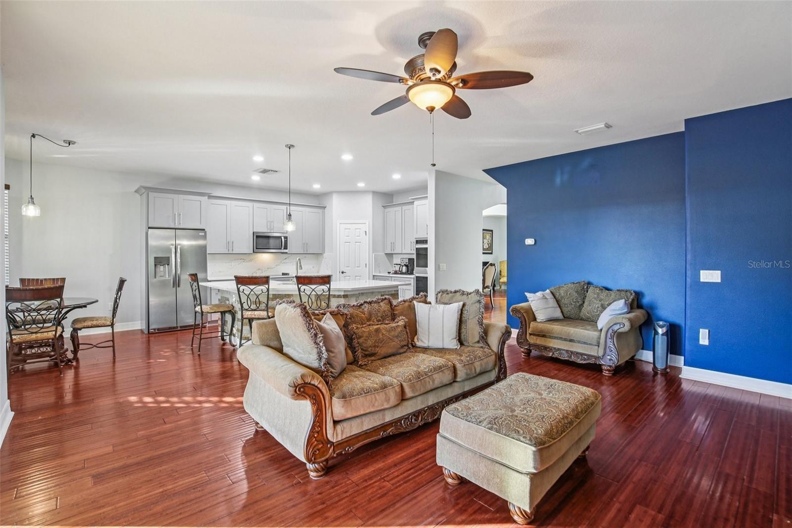 Image 24 of 100 For 9413 Toulon Boulevard