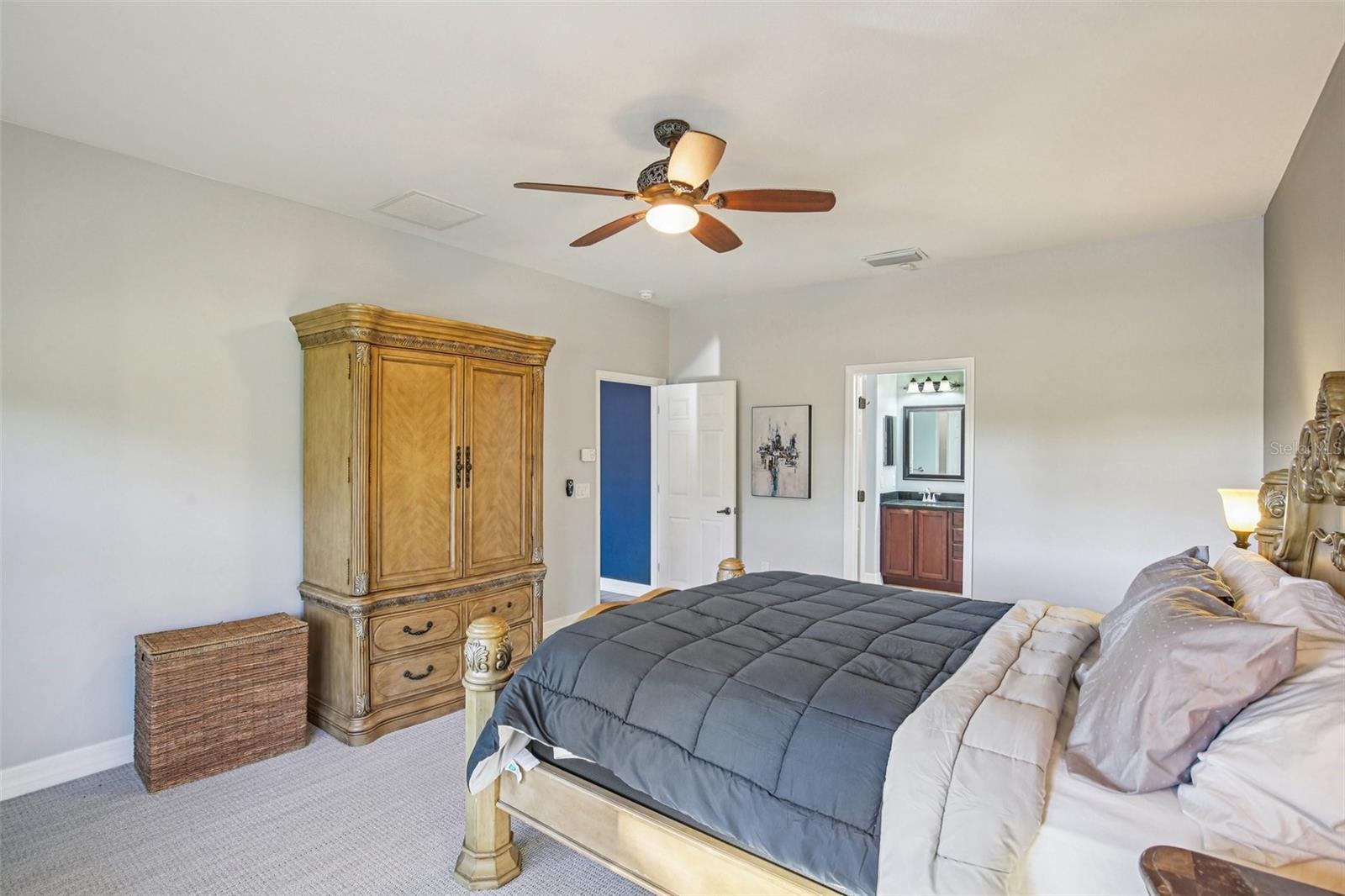 Image 29 of 100 For 9413 Toulon Boulevard