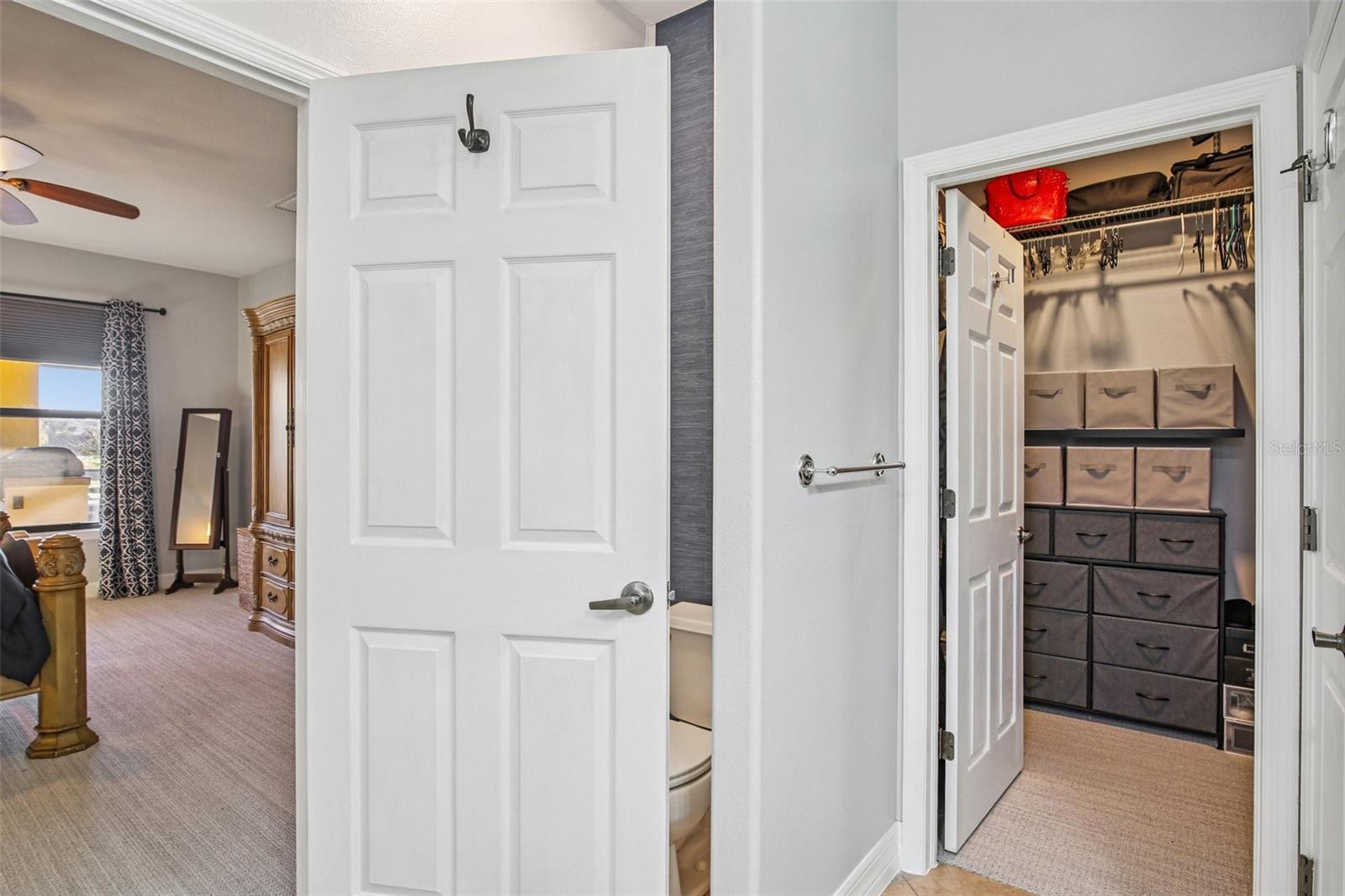 Image 31 of 100 For 9413 Toulon Boulevard