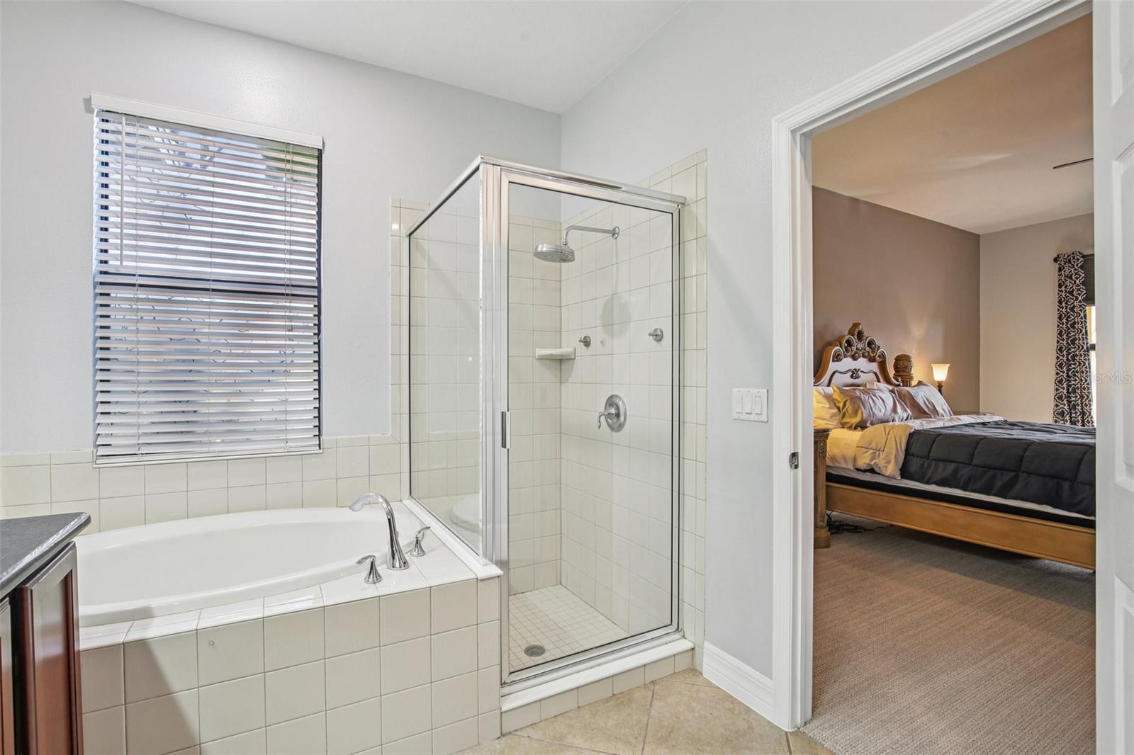 Image 33 of 100 For 9413 Toulon Boulevard