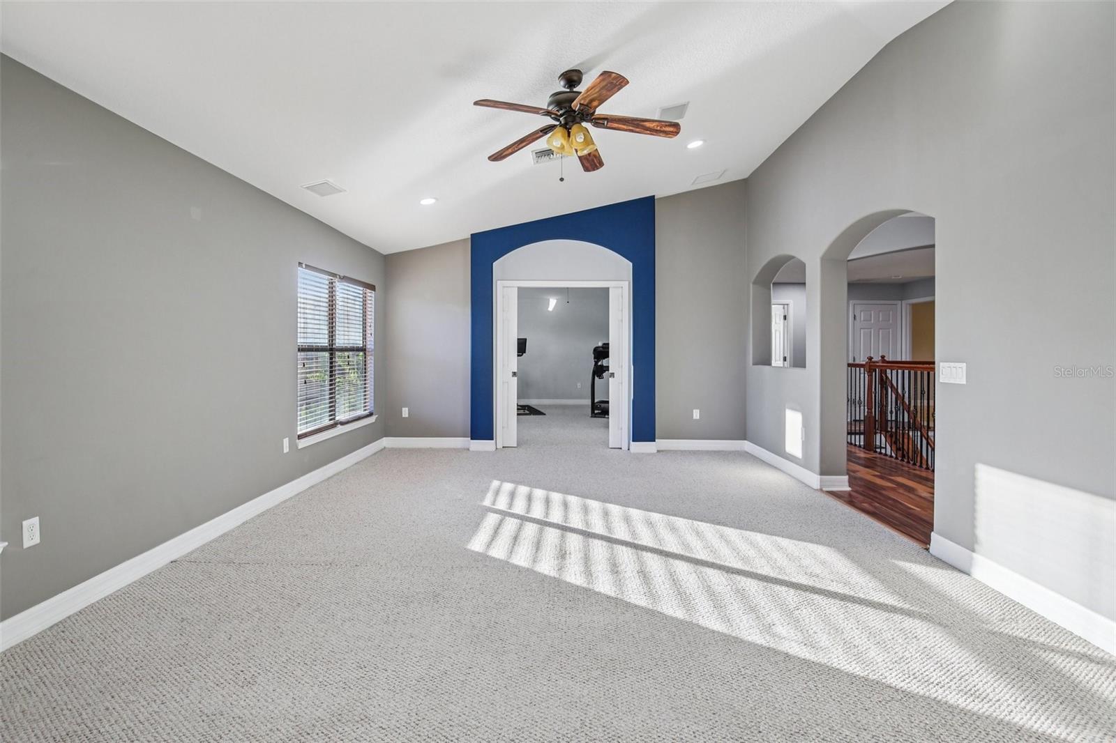 Image 45 of 100 For 9413 Toulon Boulevard