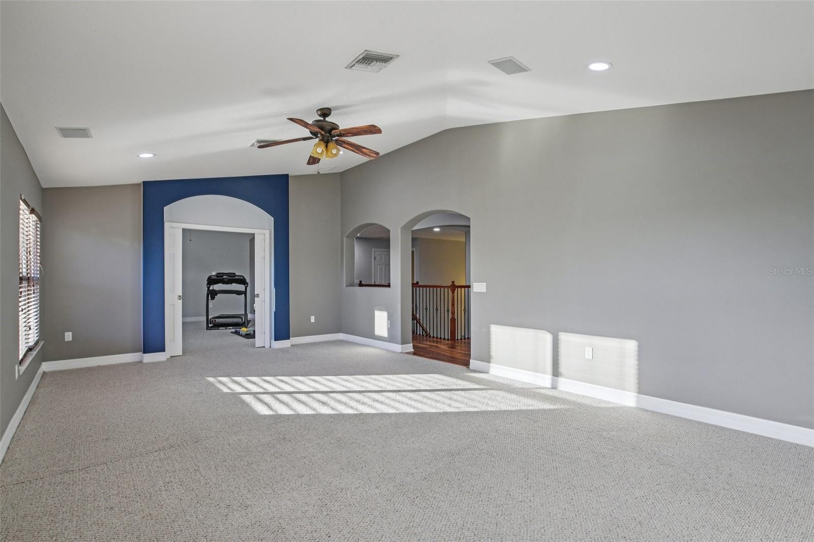 Image 46 of 100 For 9413 Toulon Boulevard