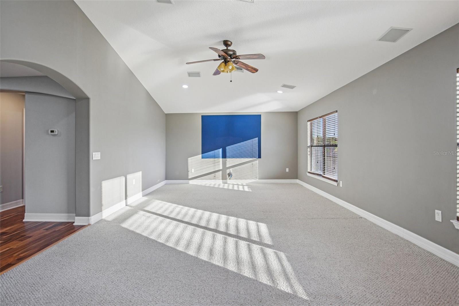 Image 47 of 100 For 9413 Toulon Boulevard