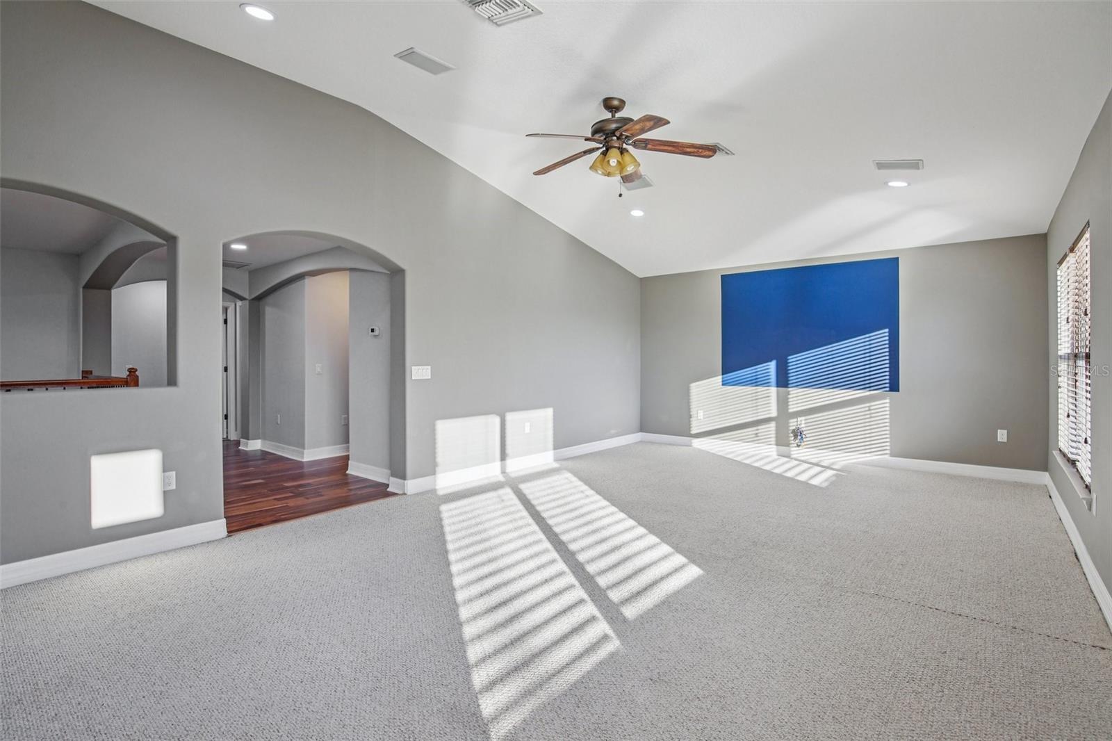 Image 48 of 100 For 9413 Toulon Boulevard