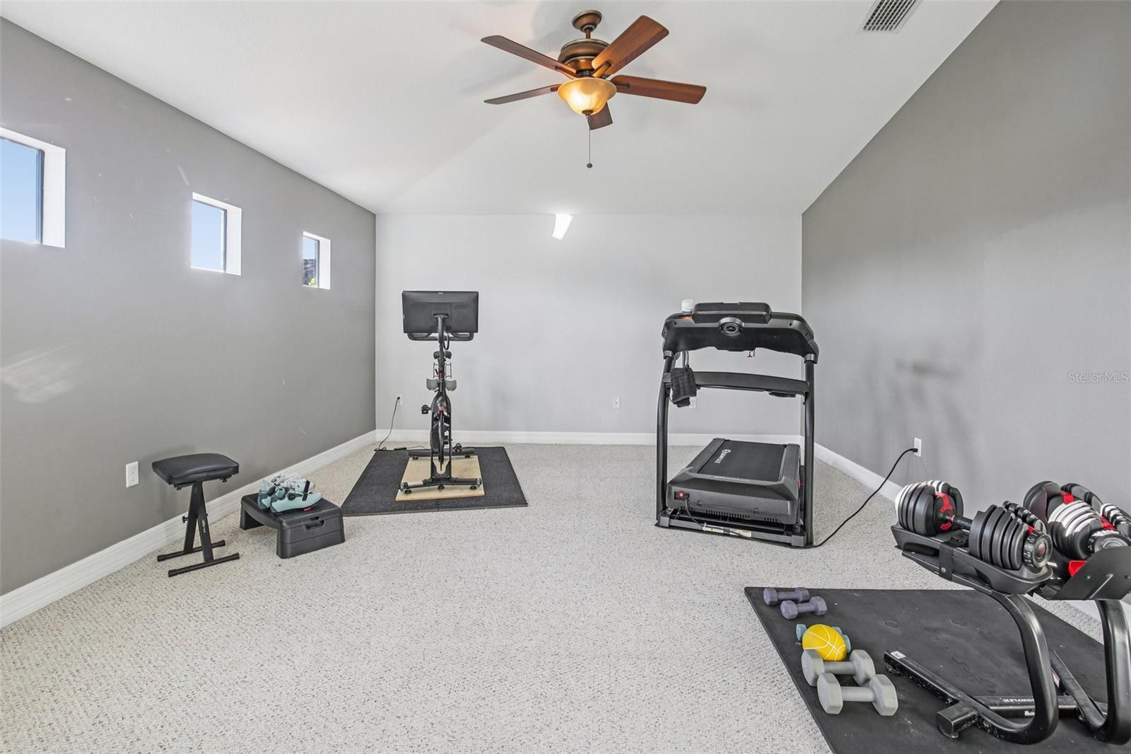 Image 49 of 100 For 9413 Toulon Boulevard