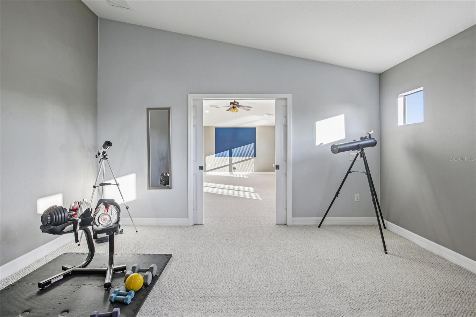 Image 50 of 100 For 9413 Toulon Boulevard