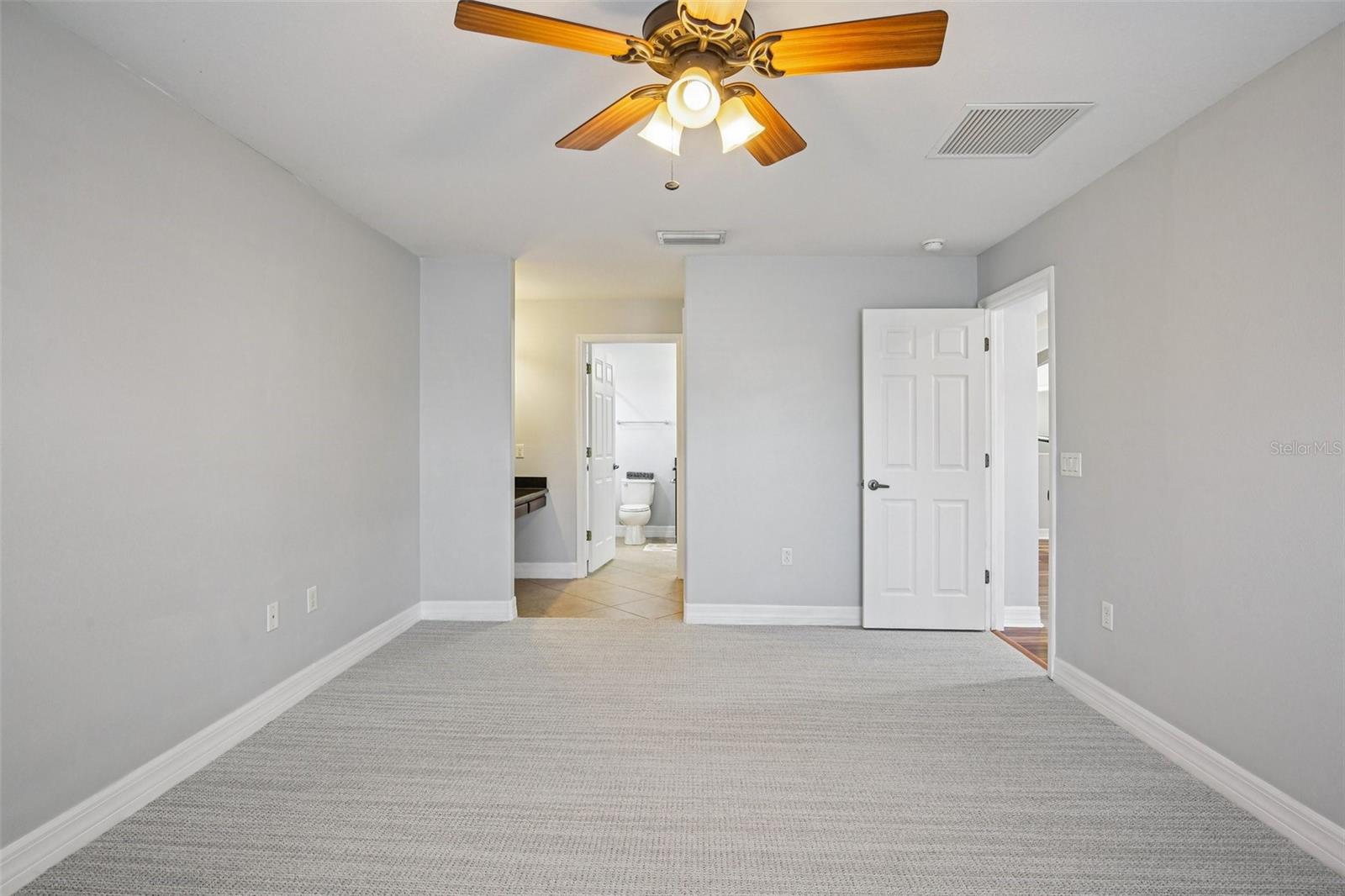 Image 51 of 100 For 9413 Toulon Boulevard