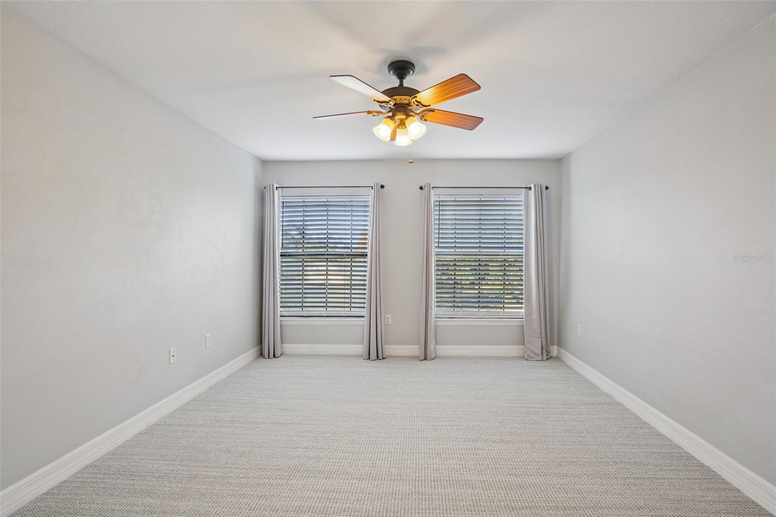 Image 52 of 100 For 9413 Toulon Boulevard