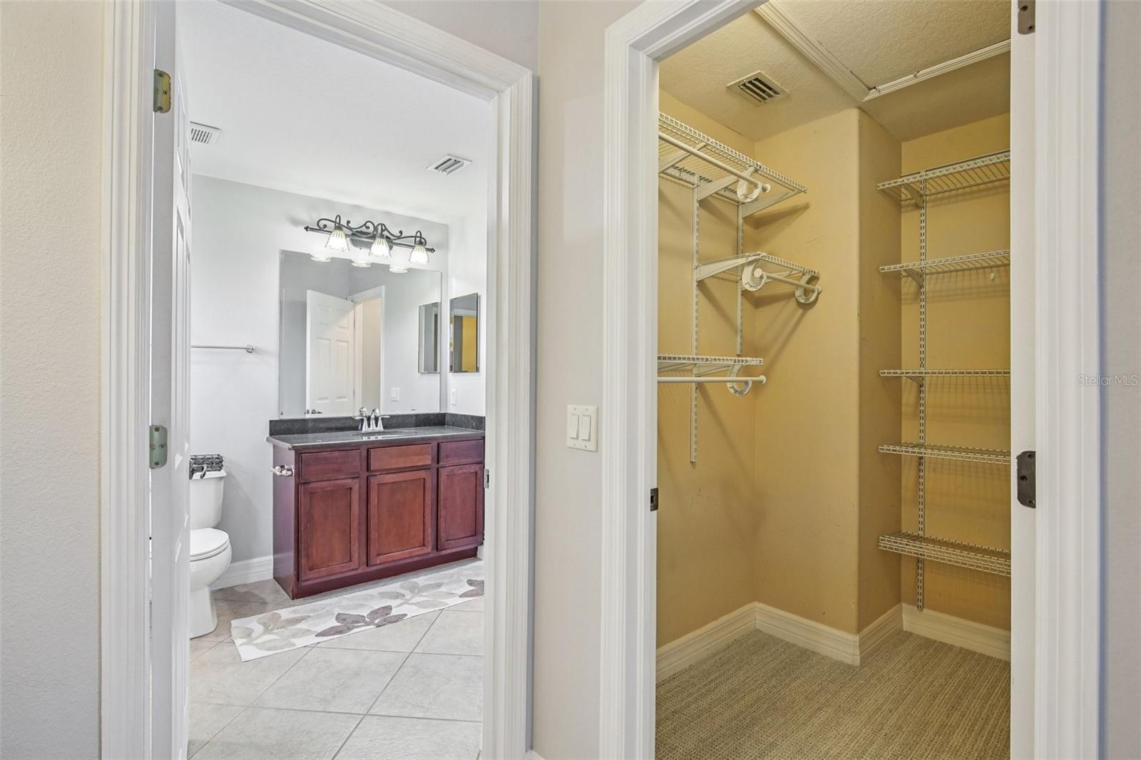 Image 53 of 100 For 9413 Toulon Boulevard