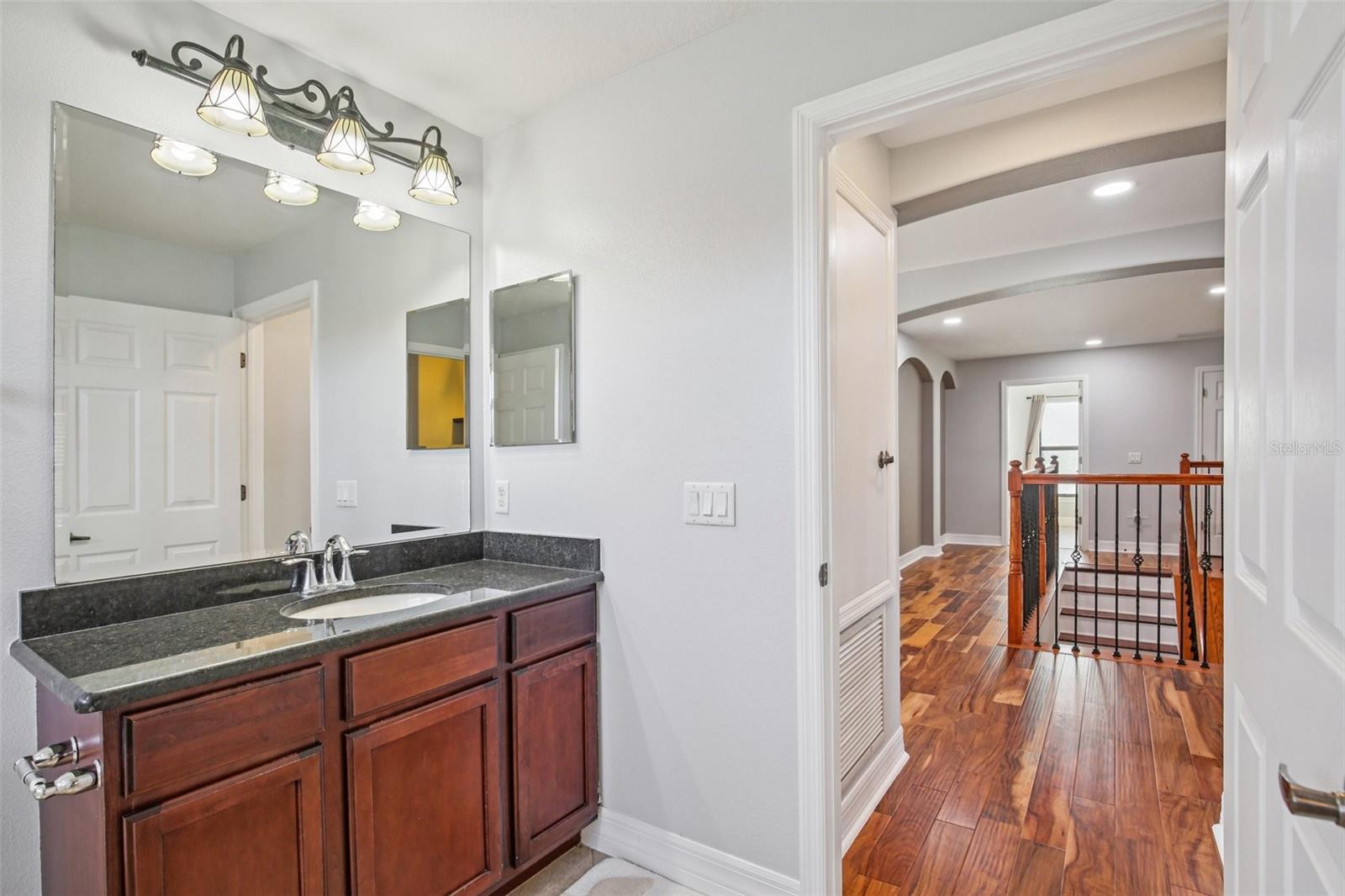 Image 54 of 100 For 9413 Toulon Boulevard