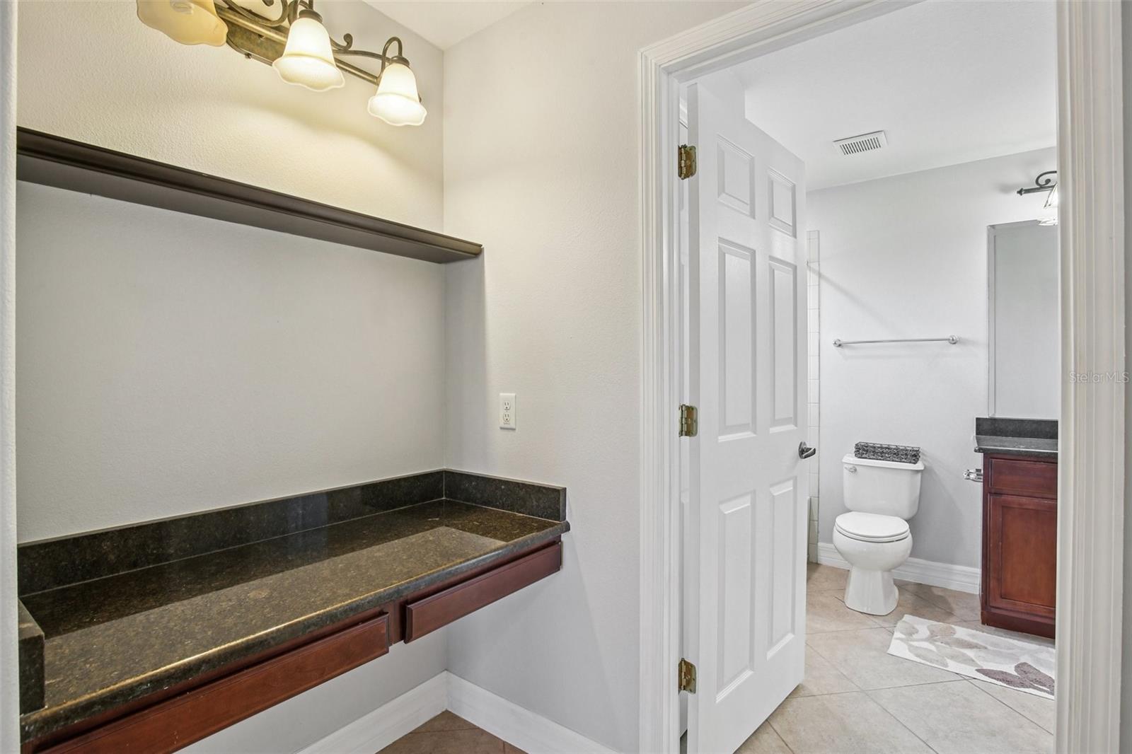 Image 55 of 100 For 9413 Toulon Boulevard